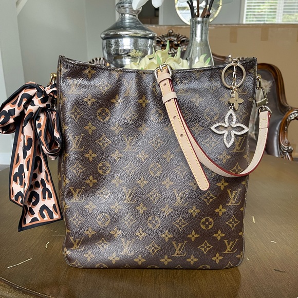 Louis Vuitton Handbags - Louis Vuitton Looping Gm